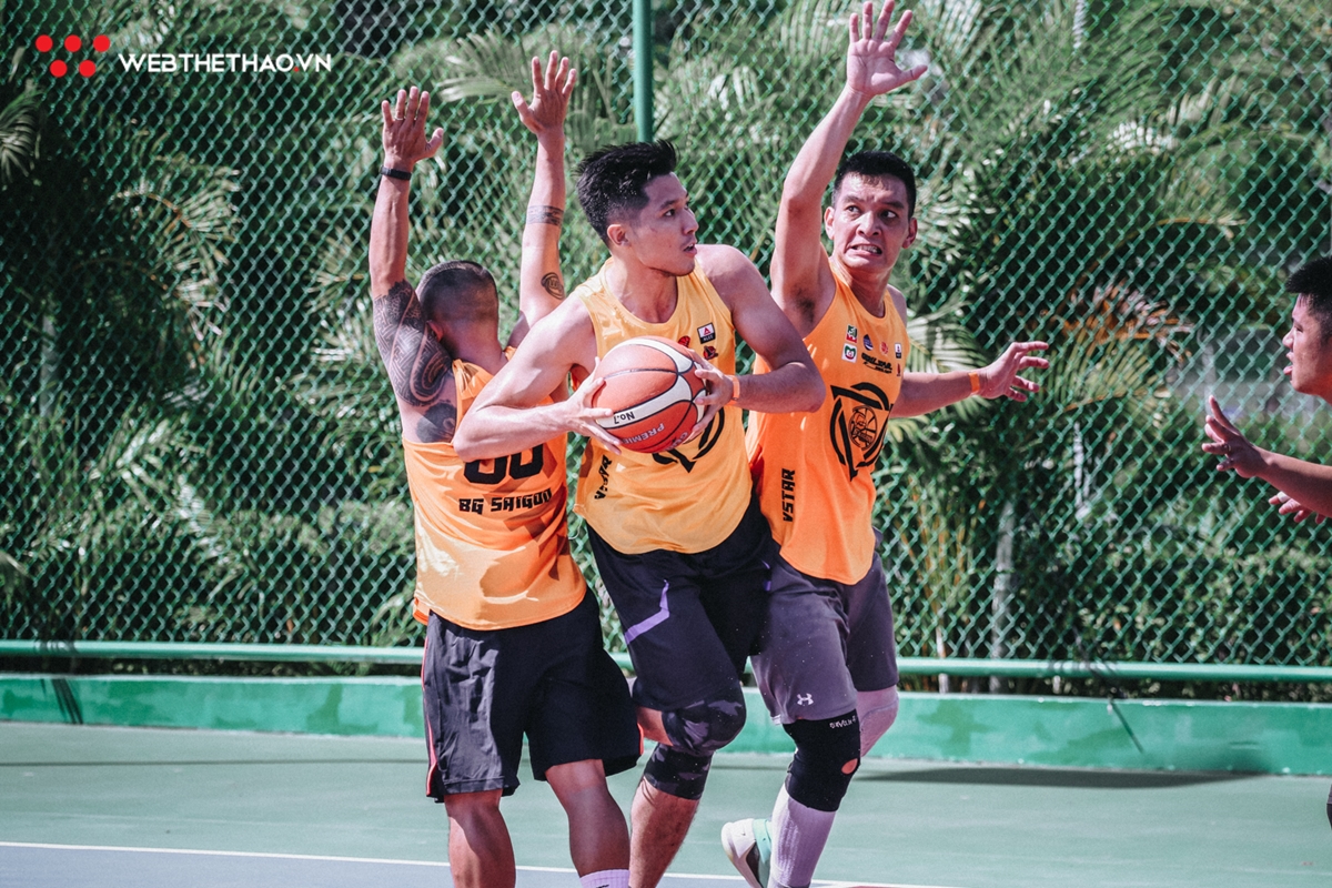 Khai mạc giải Bóng rổ 4x4 Vstar League 2019: Cháy hết mình cùng quả bóng cam bất chấp cái nắng chói chang Khai mạc giải Bóng rổ 4x4 Vstar League 2019: Cháy hết mình cùng quả bóng cam bất chấp cái nắng chói chang